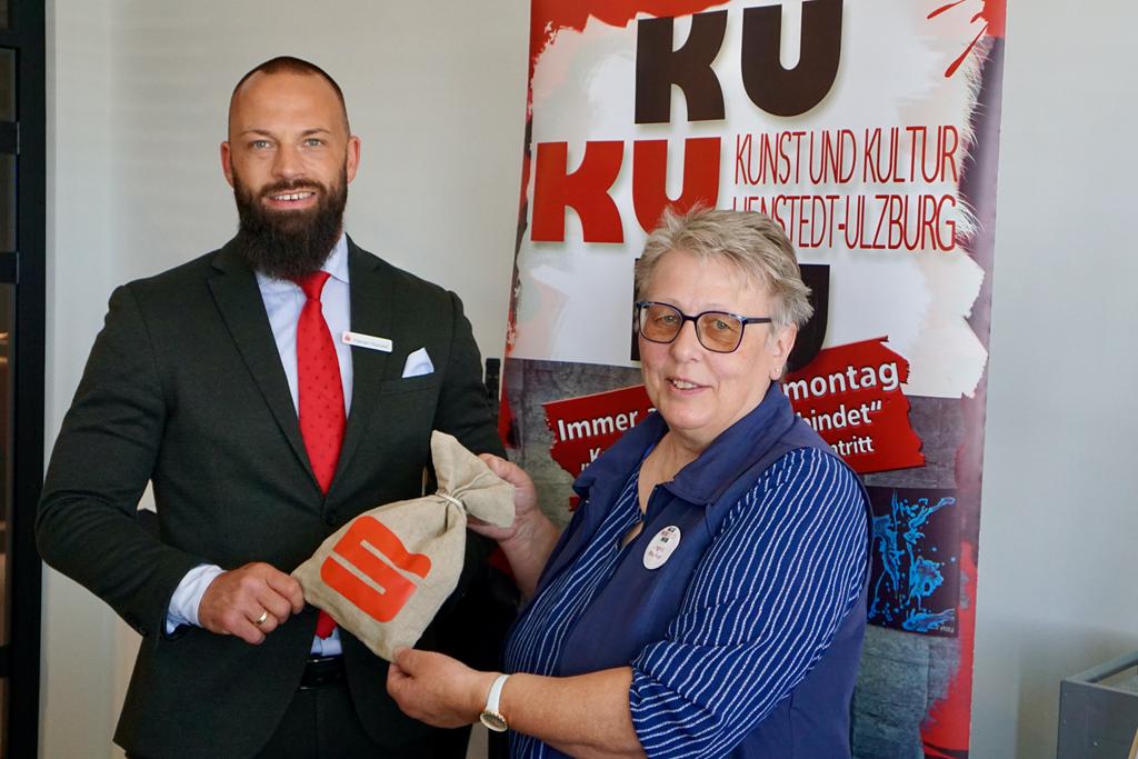 Übergabe des Sponsorenbetrages von der SPK an die KuKuHU